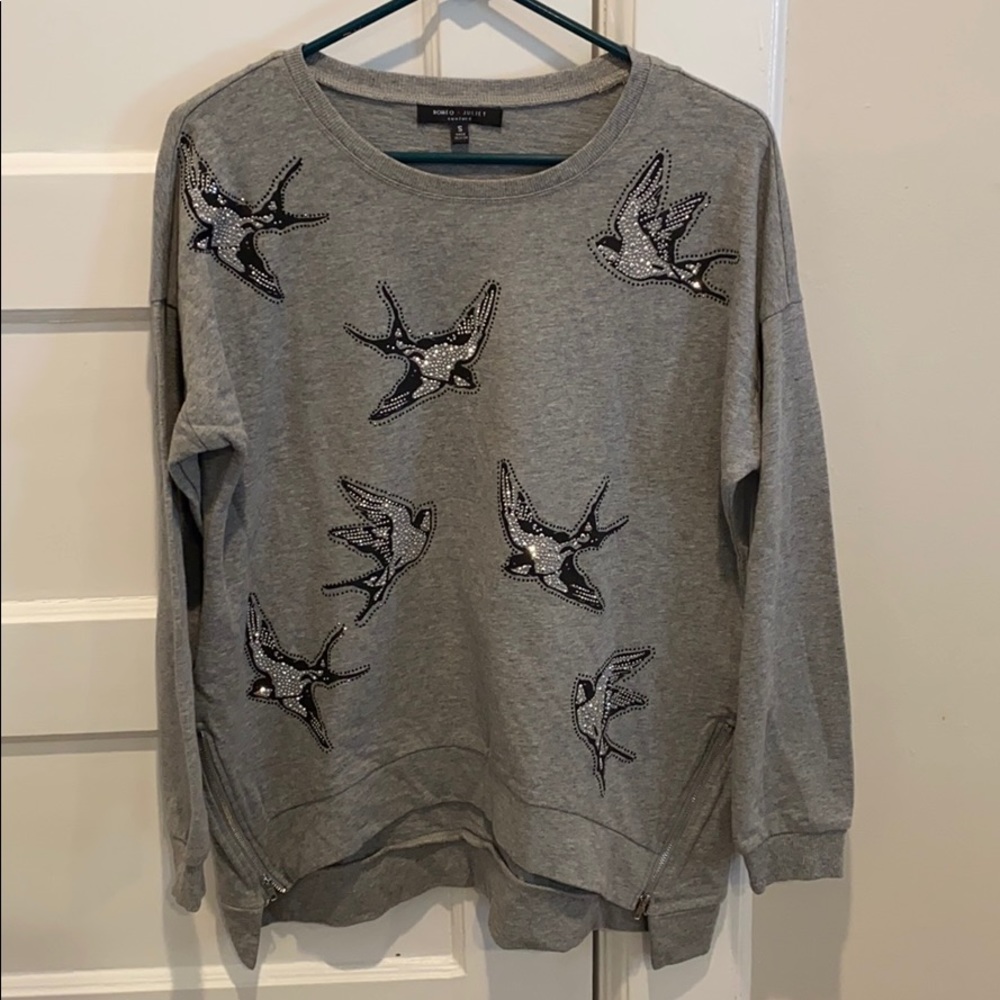Gray sweatshirt with rhinestone bird patches, S